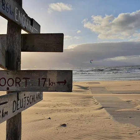 Near The In The Center.**** Holiday home *